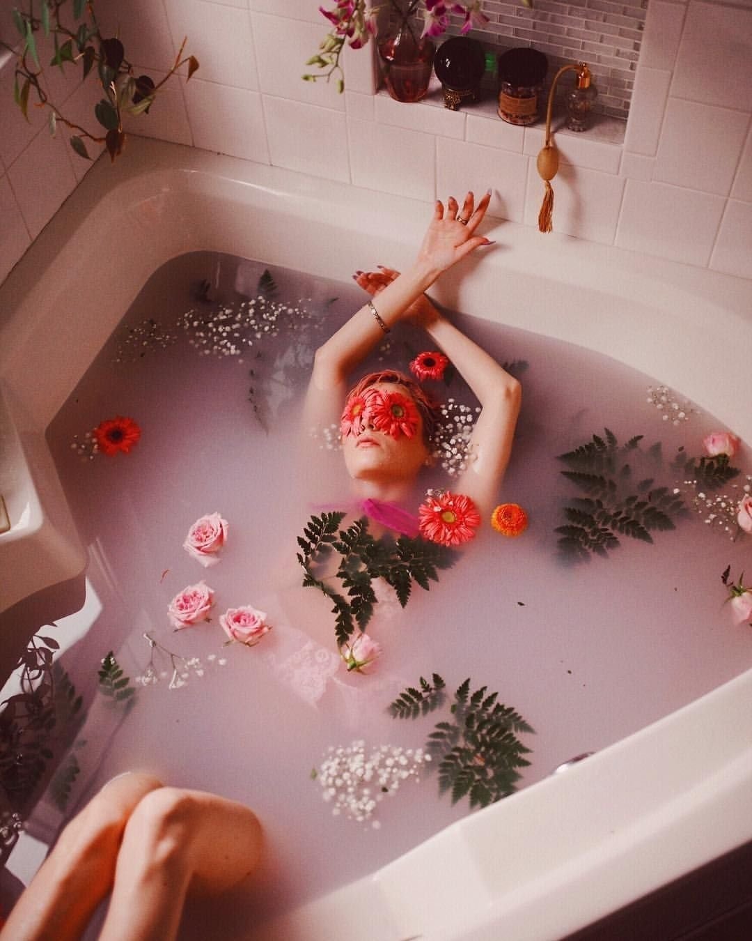 Рыжая девушка ванной