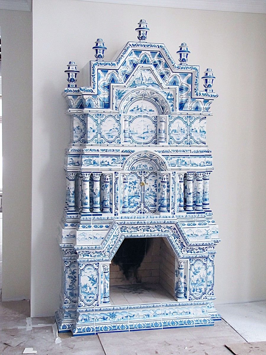 Голубые изразцовые печи