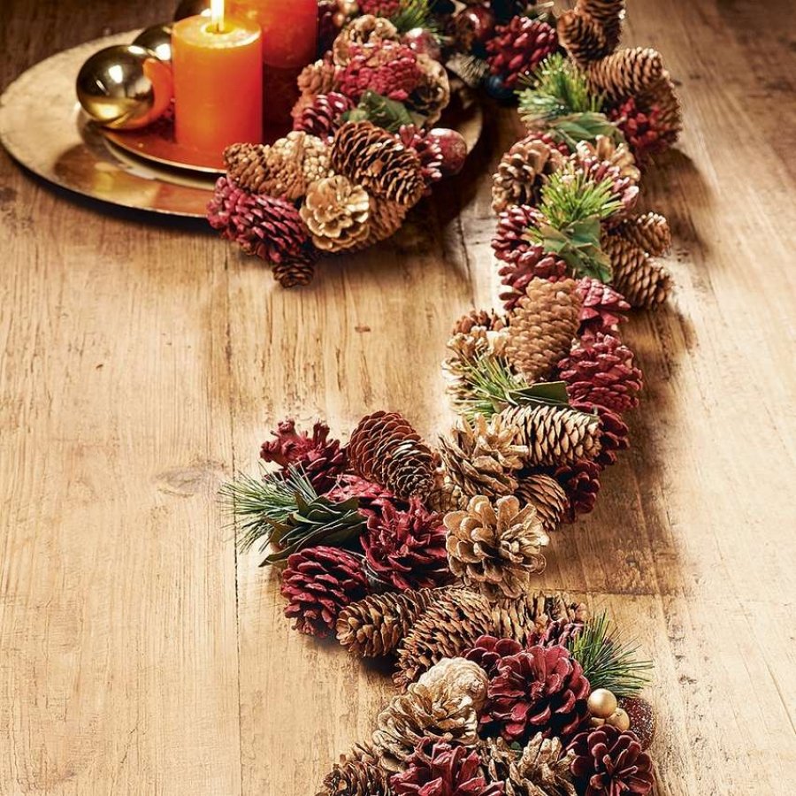 Подсвечник из шишек