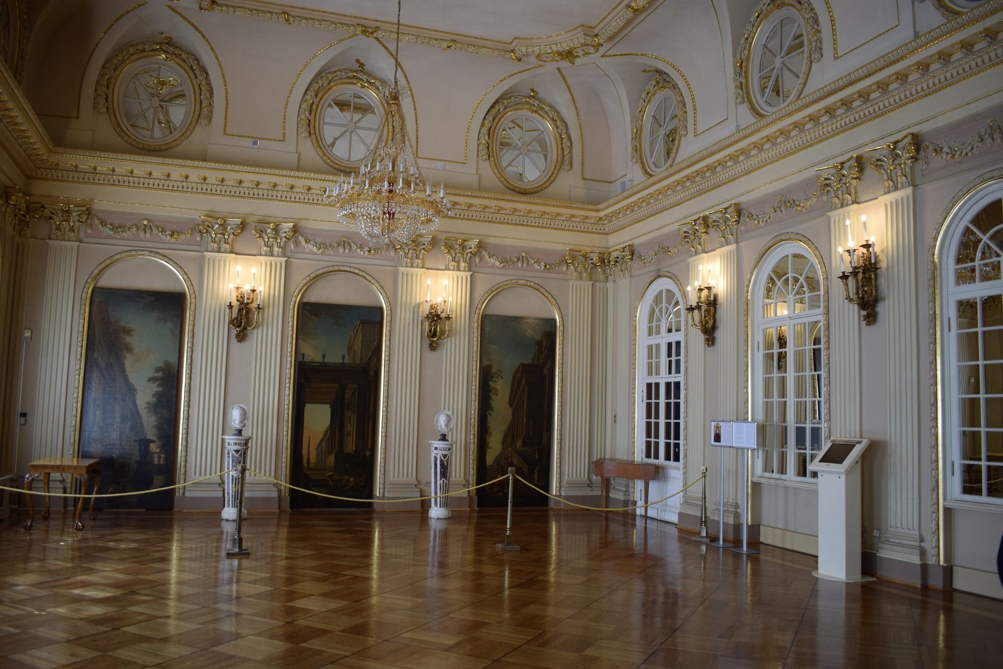 Меншиковский дворец парадный зал