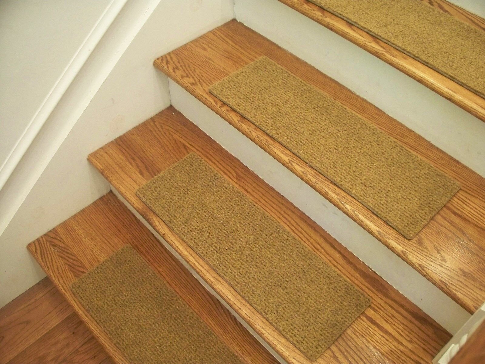 Накладки на ступени деревянной лестницы: 66 фото