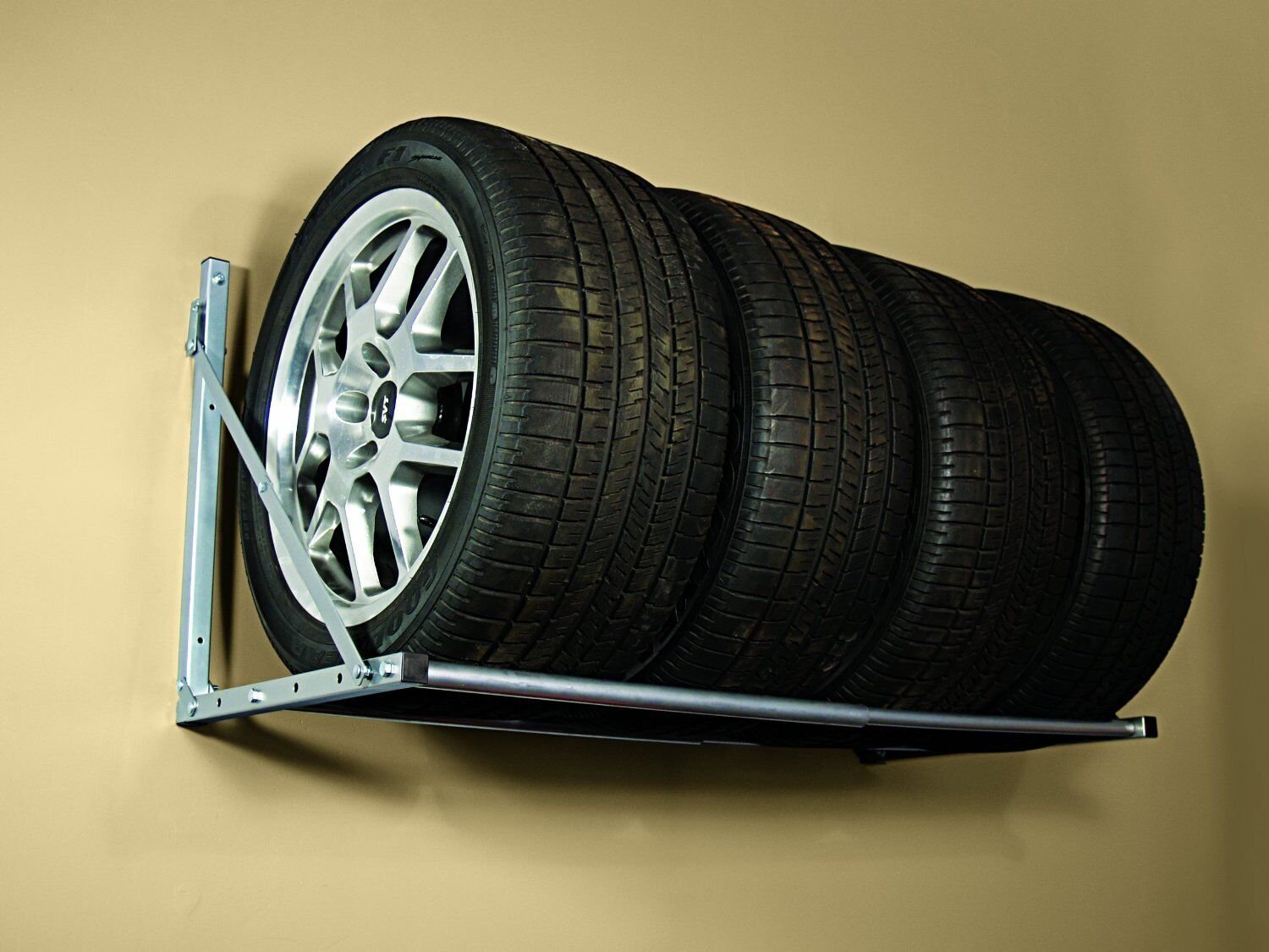 Купить шины гараж. Полка для хранения колес Сорокин откидная 35.50. Полка для шин gsh36. Стеллаж для колес в гараж. Стеллаж для хранения колес в гараже.
