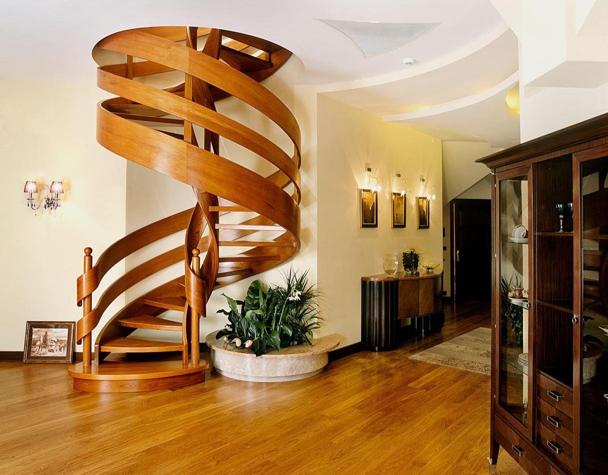 Как сделать красивые лестницы. Лестница полувинтовая деревянная. Винтовая больцевая лестница. Винтовая лестница Шервуд. Стамет винтовая лестница.