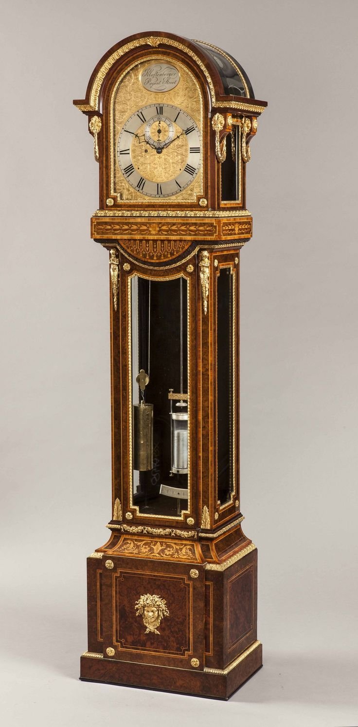 Старые напольные часы