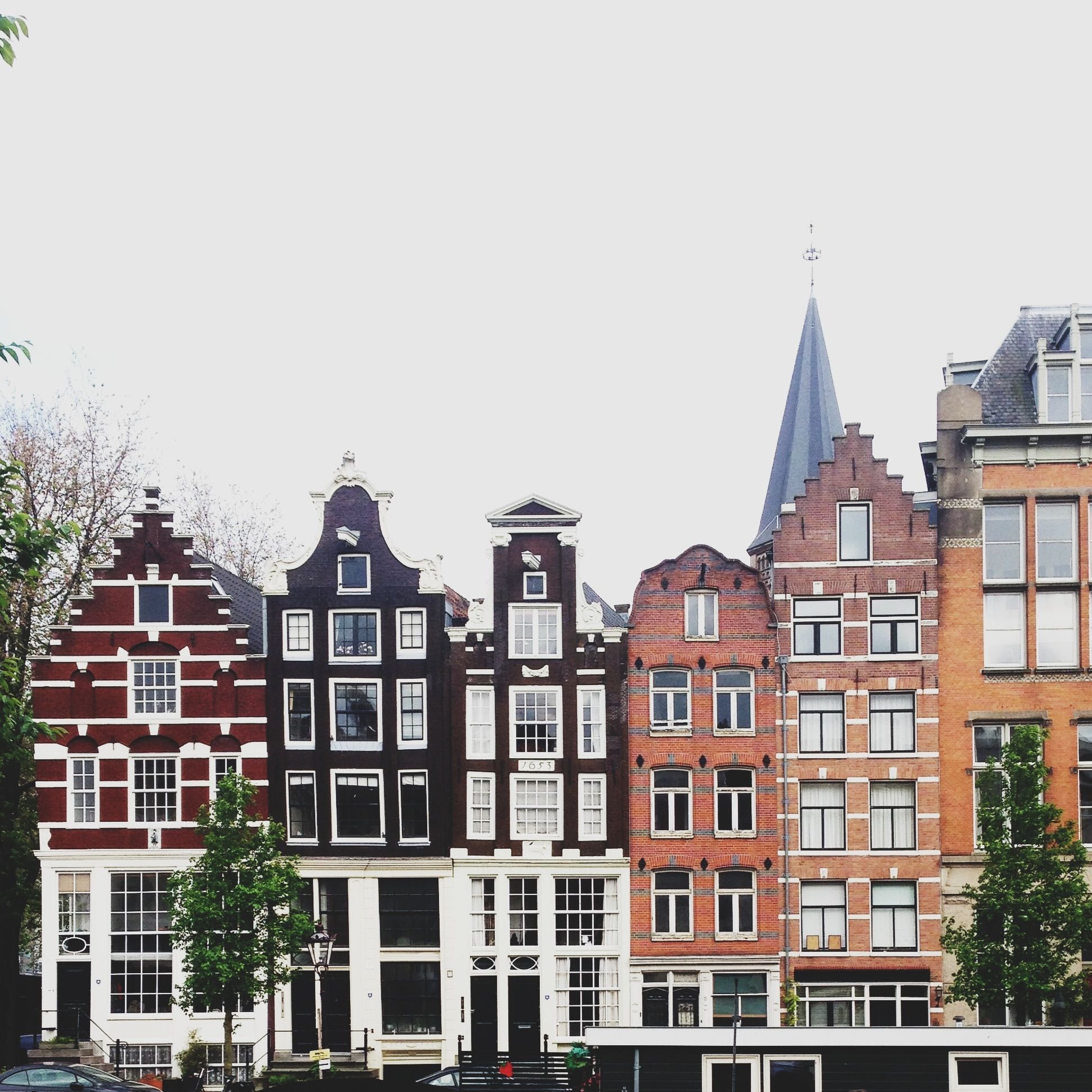 Голландский дом отзывы. Фахверки Амстердам. Норвегия Амстердам. Голландские домики. Красивые голландские домики.