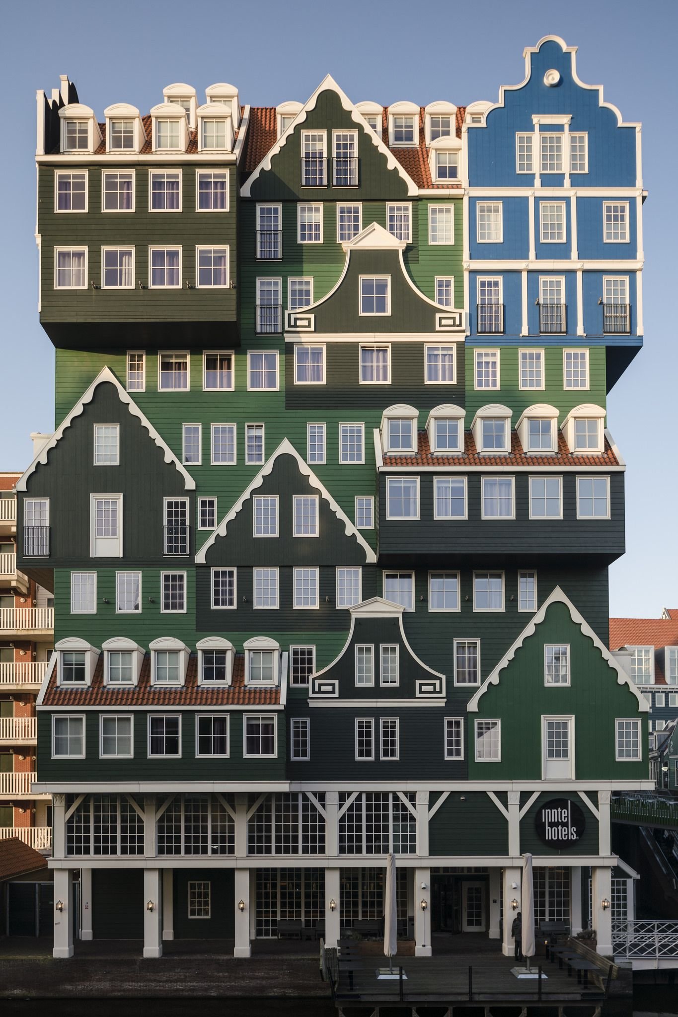 Голландский дом отзывы. Inntel Amsterdam Zaandam. Голландские домики. Красивые голландские домики. Фасады голландских домов.