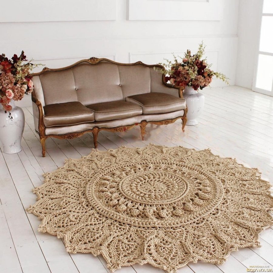 Круглый вязаный ковер