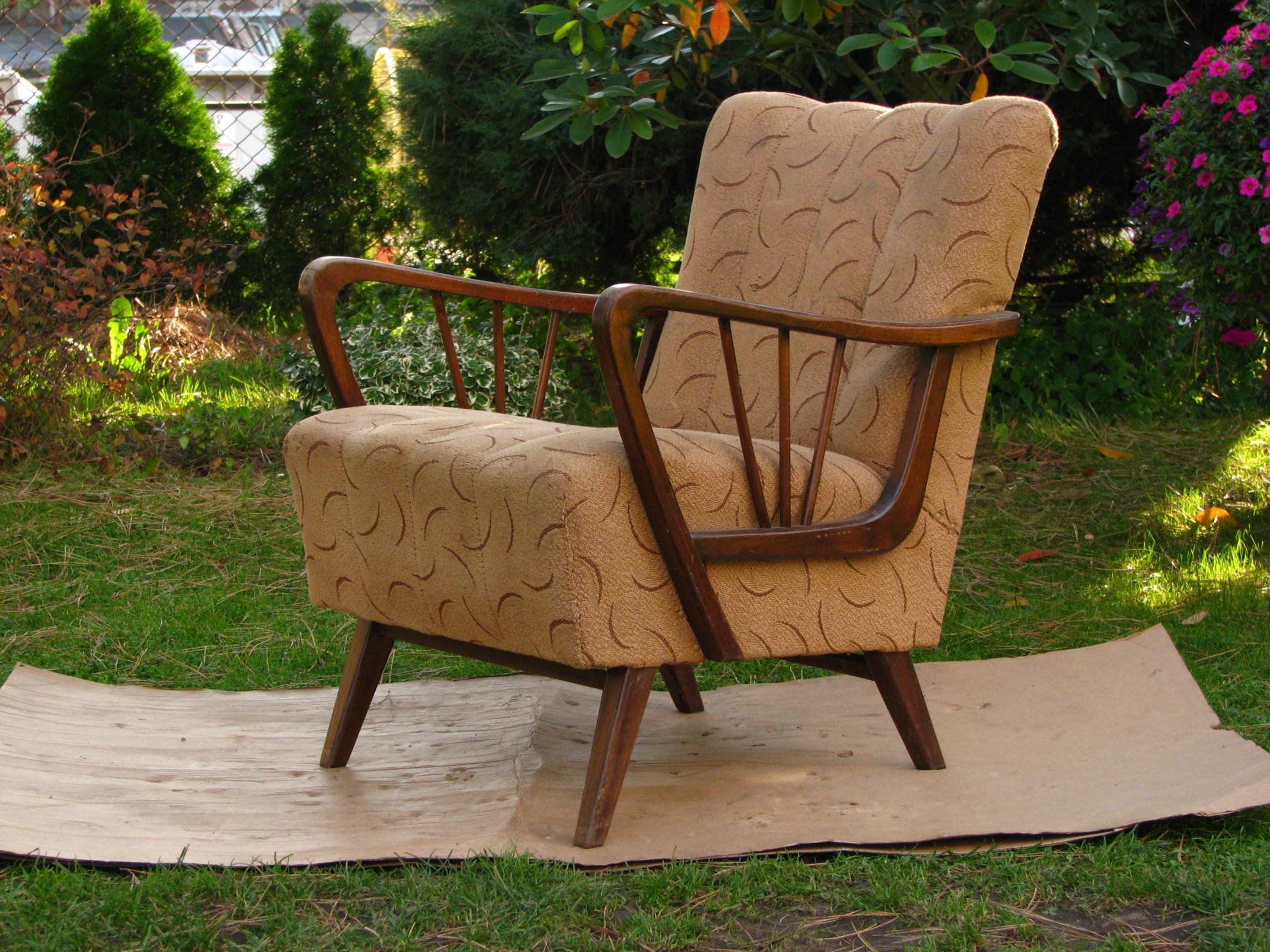 Советское раскладное кресло с деревянными подлокотниками