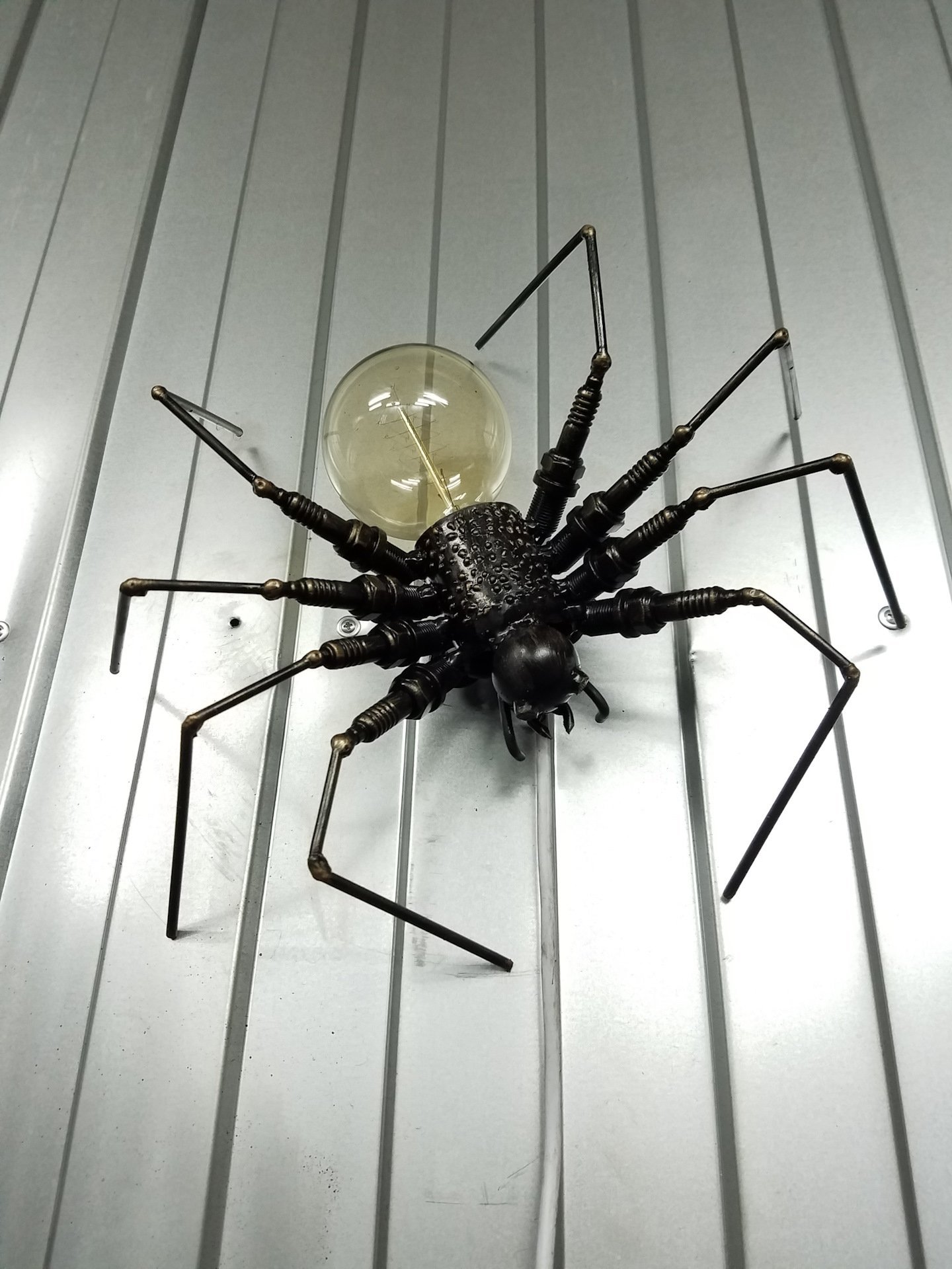 Самодельный паук. Светильник паук Деливари. Паук из металла. Паук светильник из металла. Паук из.