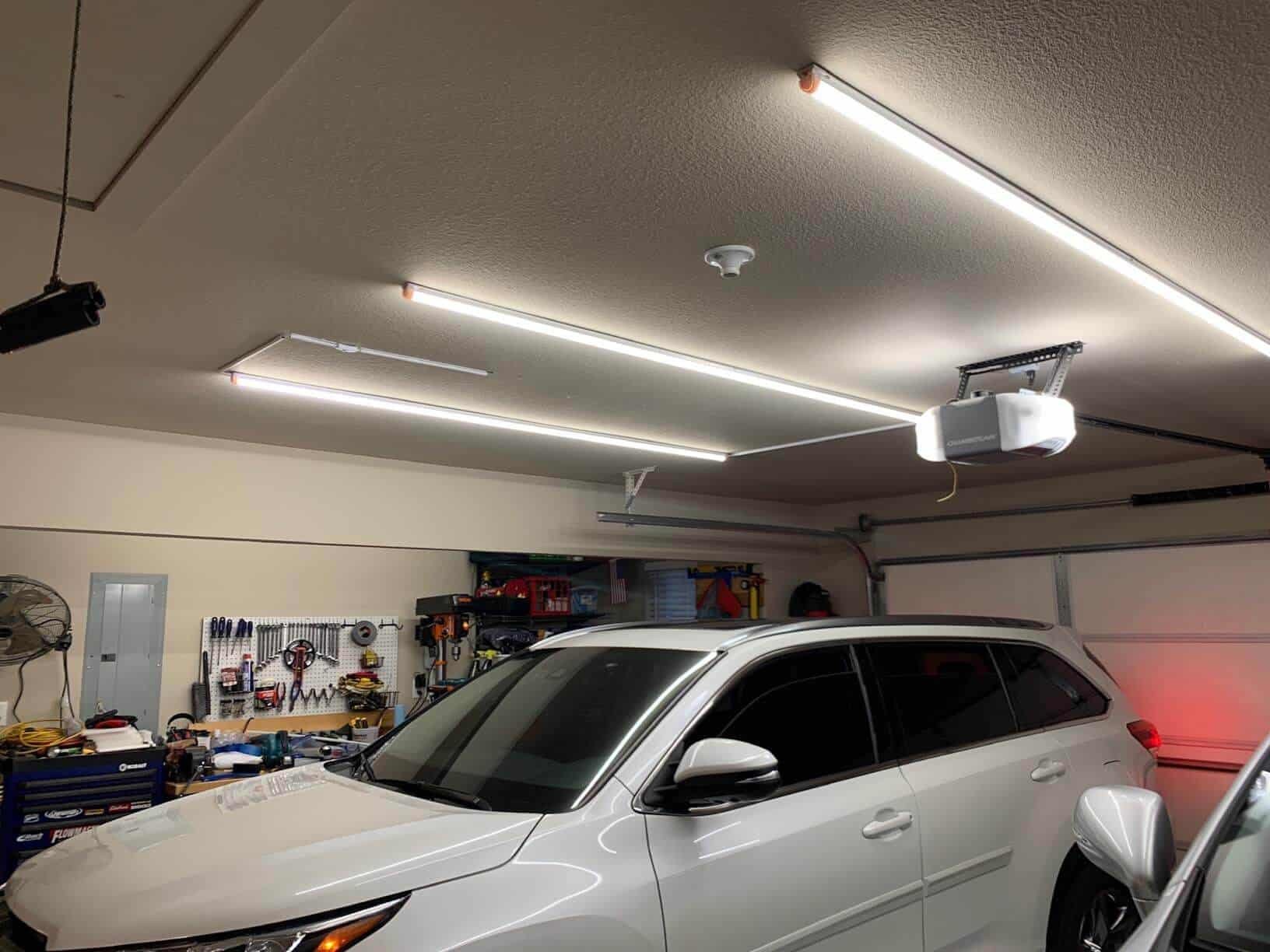 Подвесной светильник в гараж