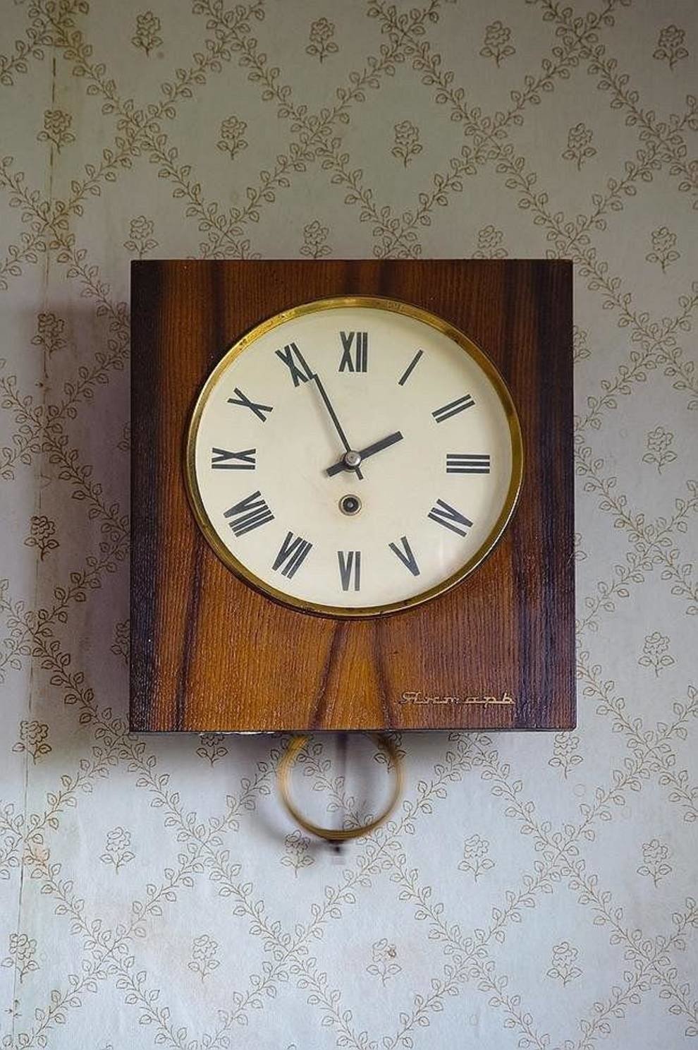 Старые советские настенные часы