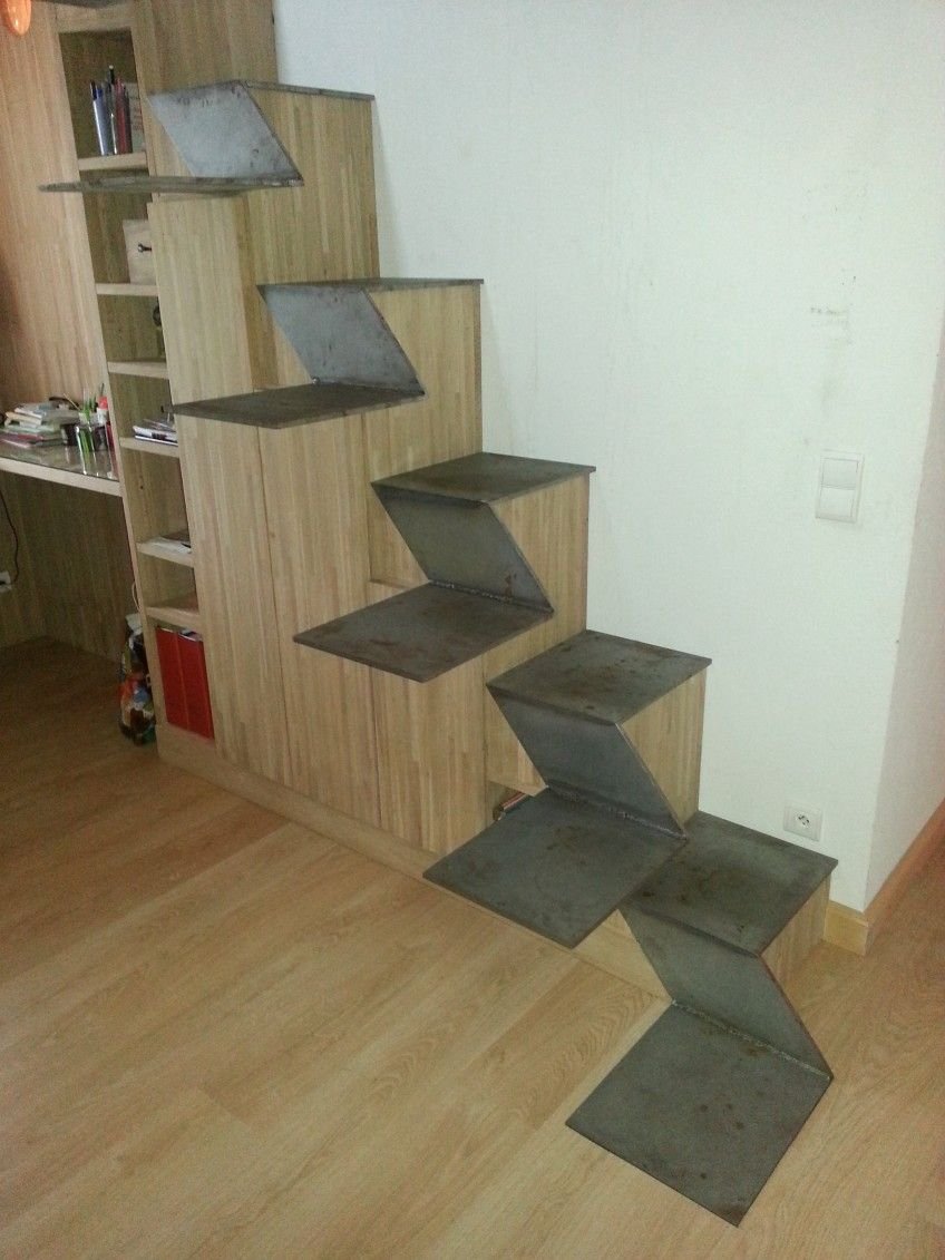 Лестница гусиный шаг в интерьере