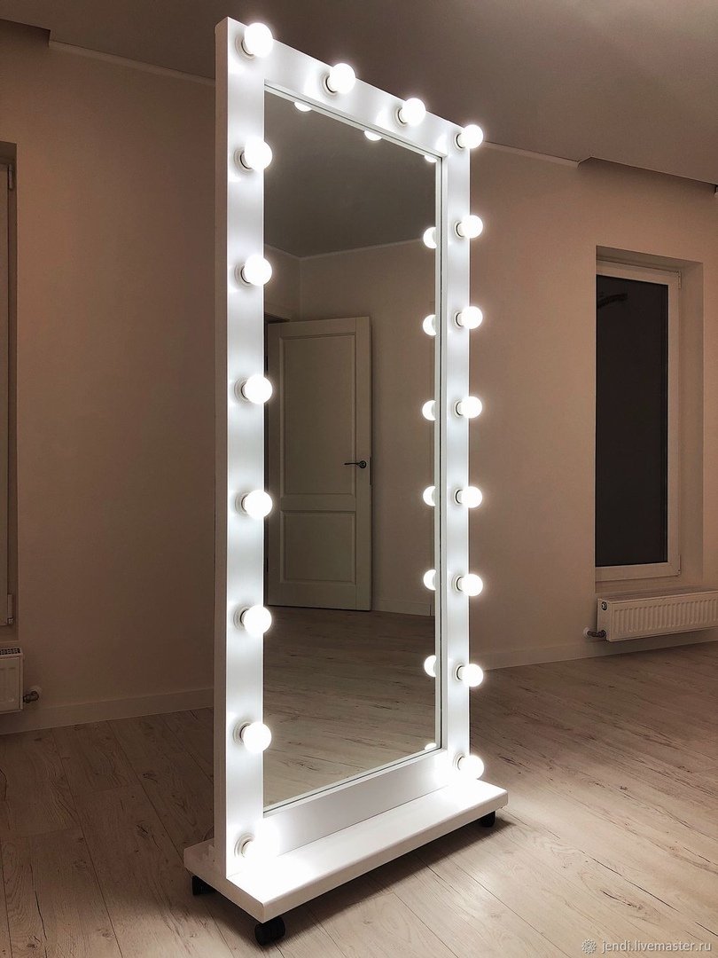 Зеркало гримерное с подсветкой напольное