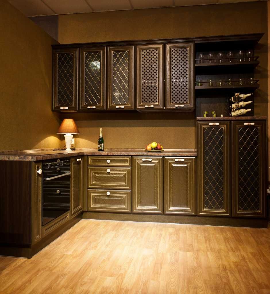 Кухонный гарнитур с деревянными фасадами