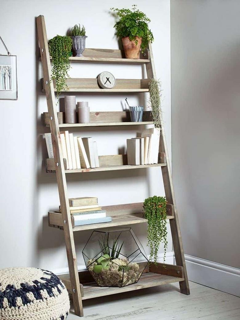 Декоративная лестница стеллаж