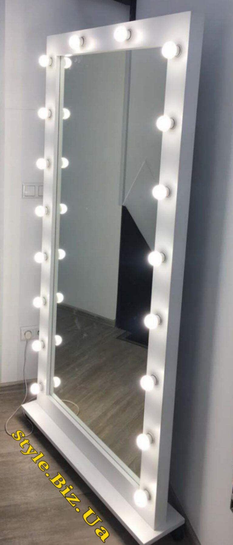 Зеркало напольное с подсветкой в полный рост