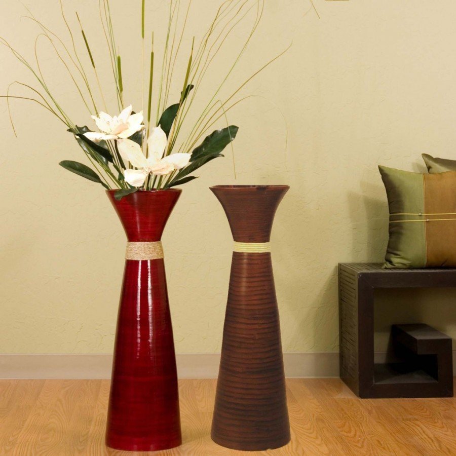 Напольная ваза с цветами в интерьере