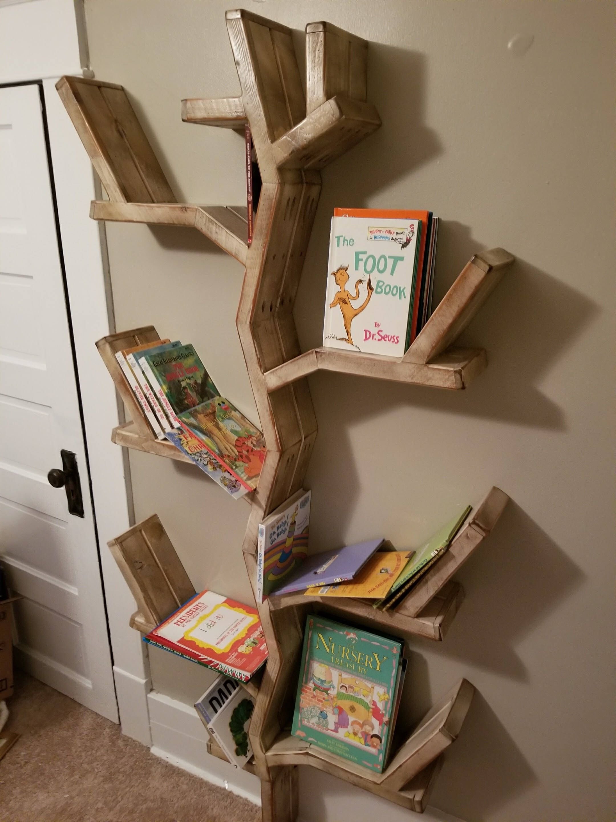 Полка дерево для книг