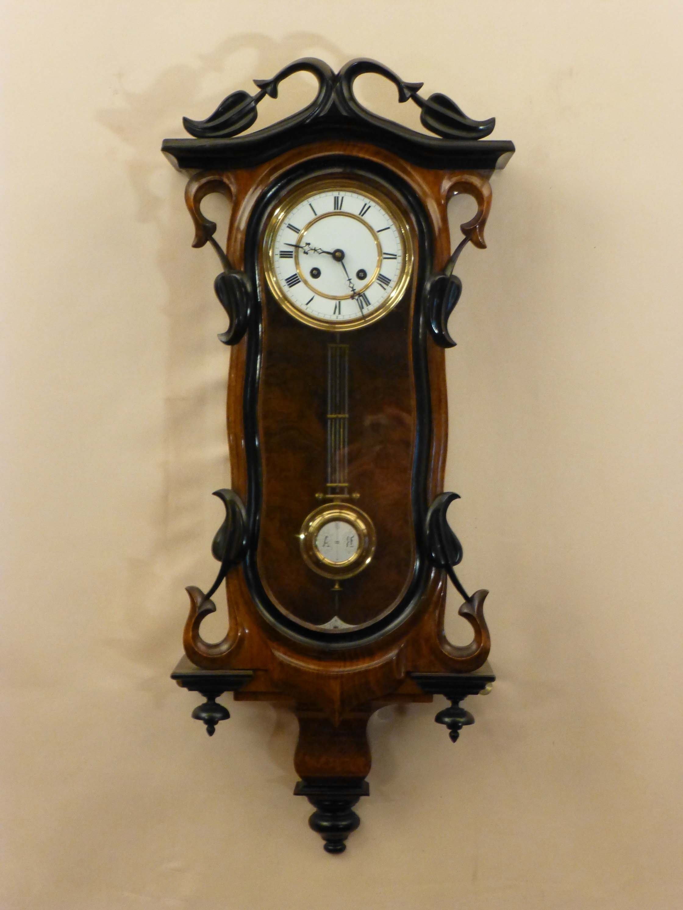 Настенные часы германия. Часы 1905 год настенные арт-деко Гелиос корпус орех. Ленцкирх часы Модерн. Старинные настенные часы.