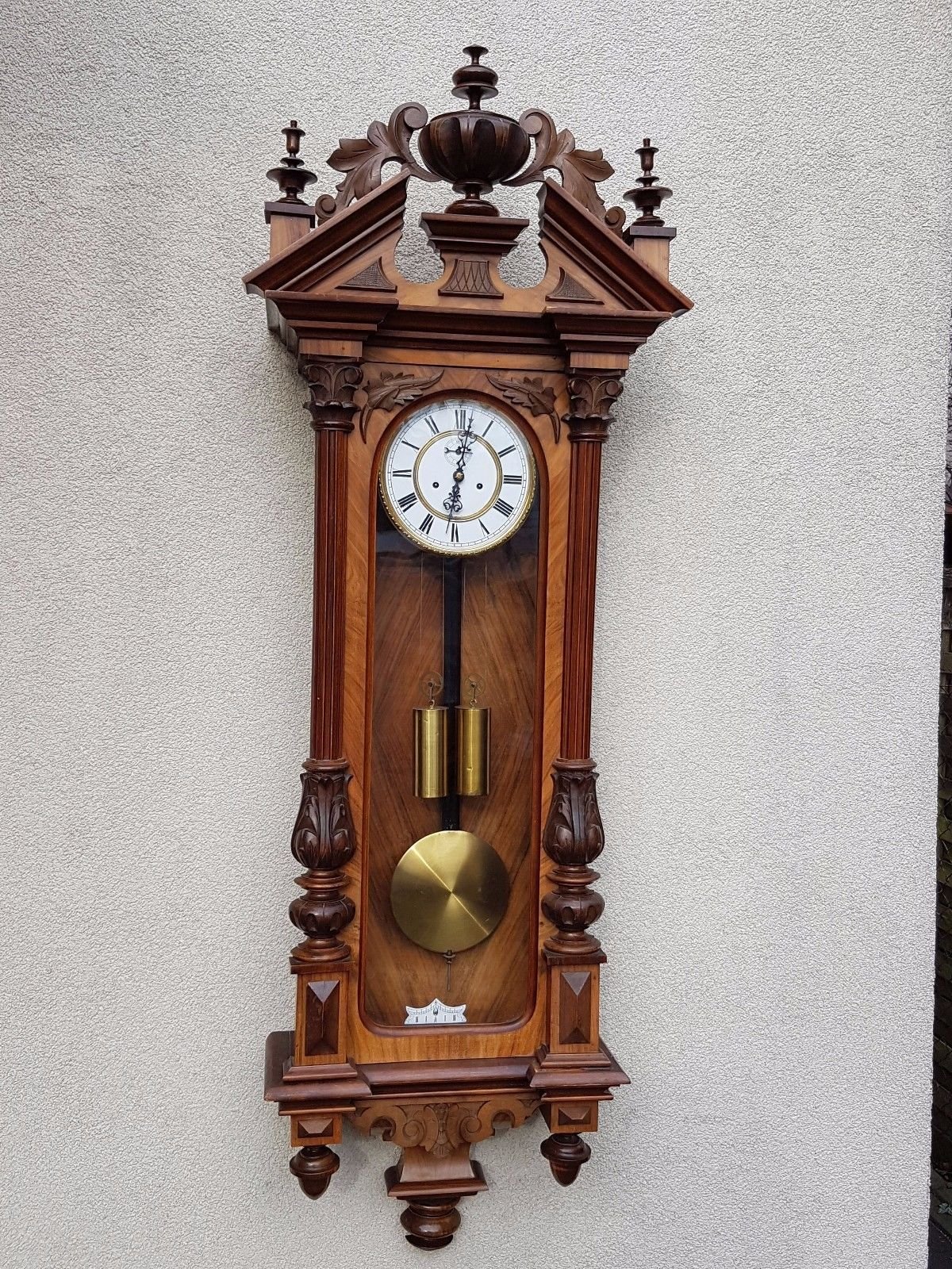 Настенные часы германия. Старинные настенные часы. Антикварные часы настенные. Старинные стенные часы. Старые деревянные часы.