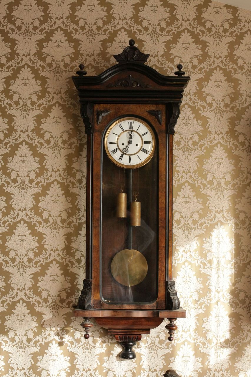 Настенные часы с маятником и гирями 19 века