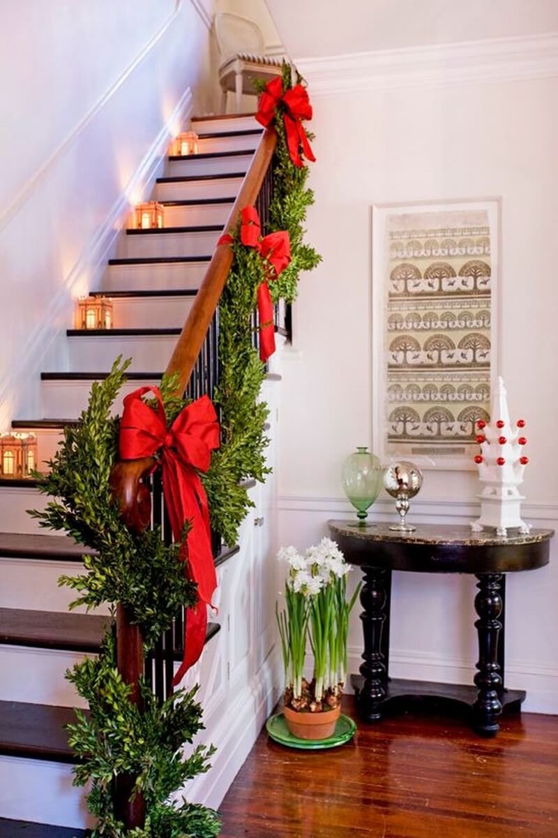 Украшение лестницы на Рождество