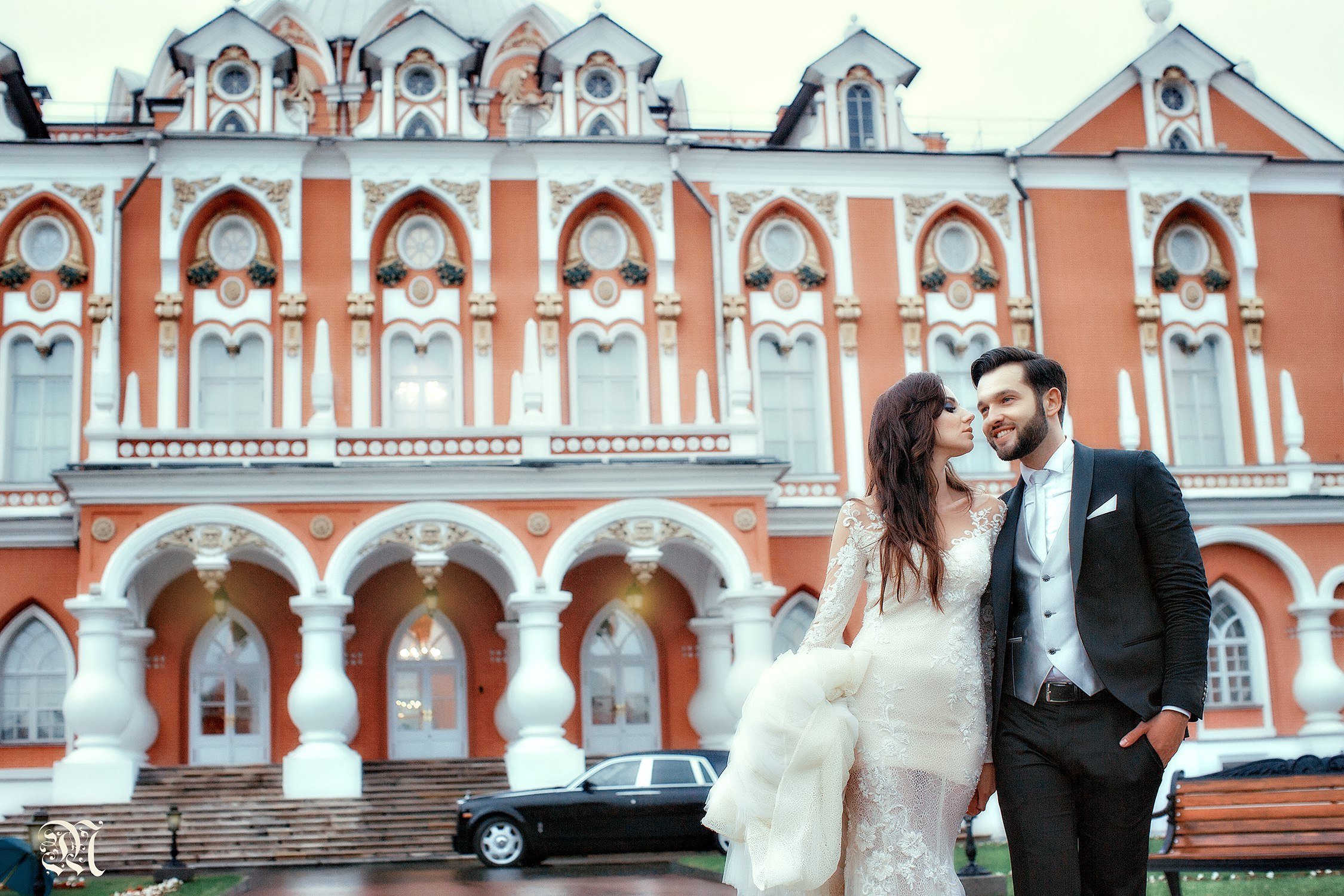 Свадебная фотосессия в Петровском путевом Дворце