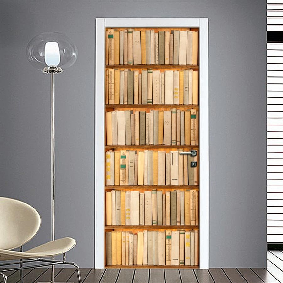 Крашенная дверь невидимка и книжные шкафы по бокам