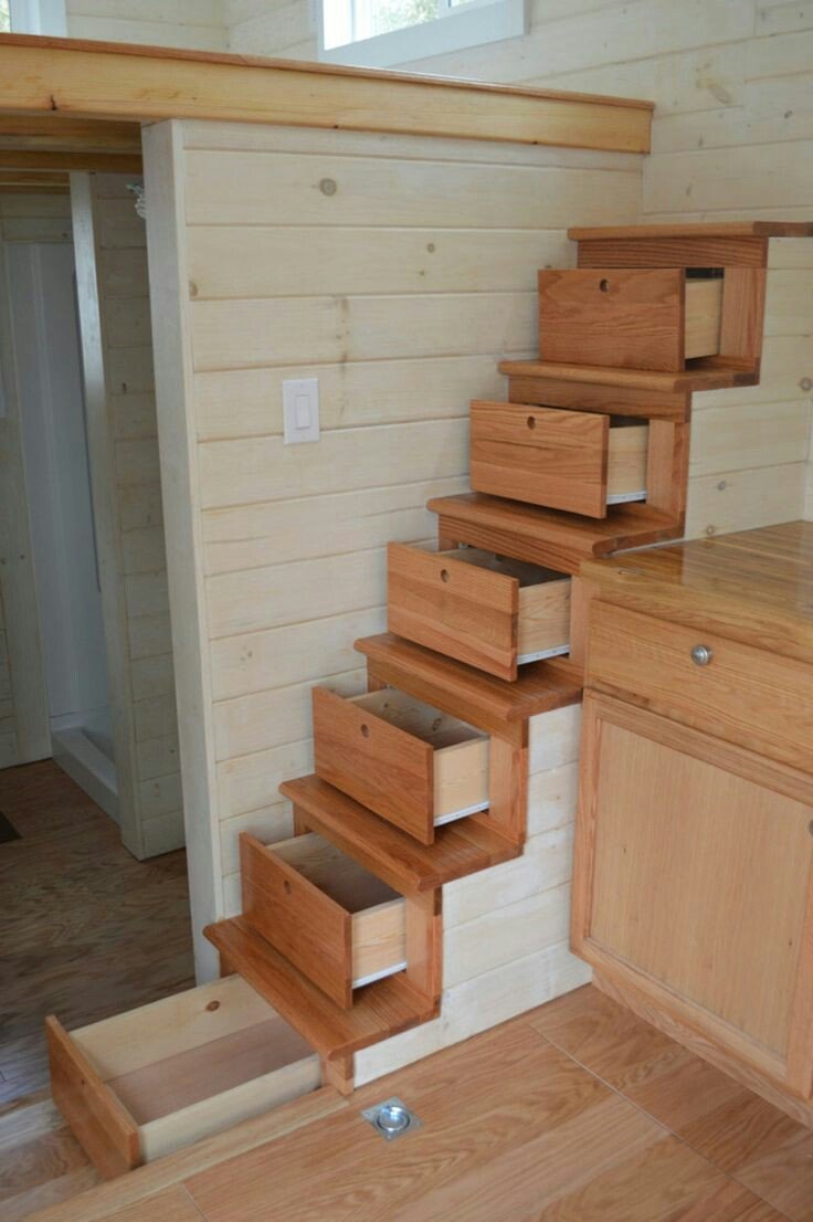 Лестница с выдвижными ящиками