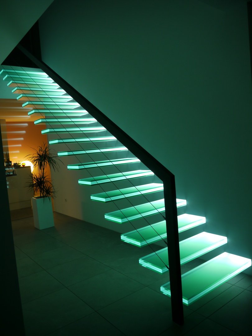 Дельталайт подсветка лестницы
