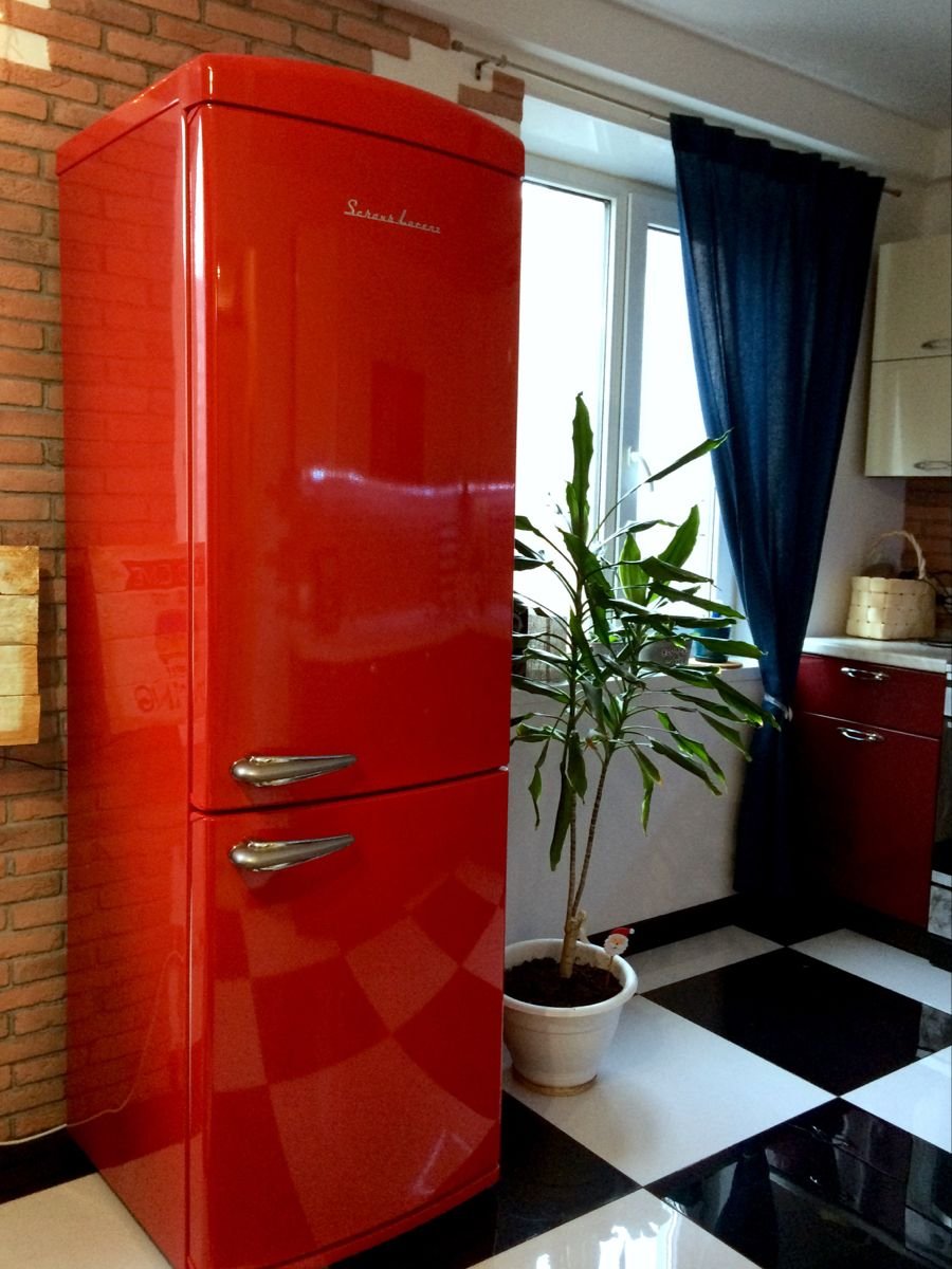 Холодильник красный ретро Larenz