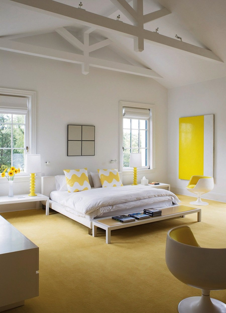 Желто белая комната