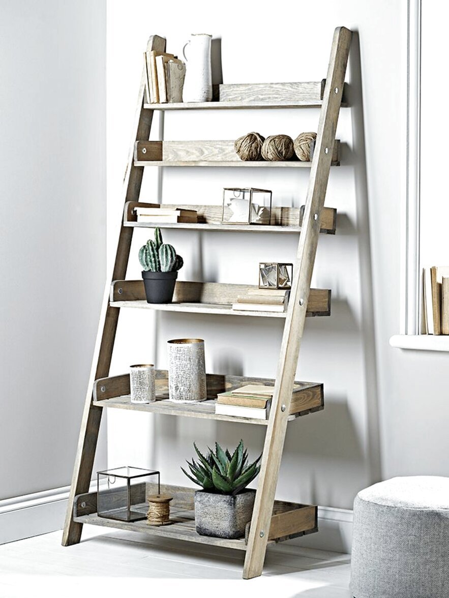 Декоративная лестница полка