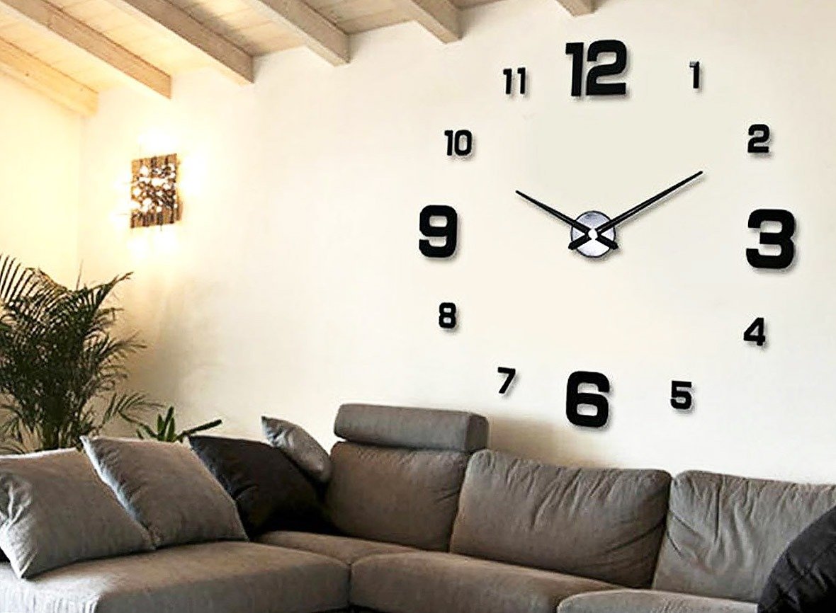 Часы встроенные в стену в интерьере
