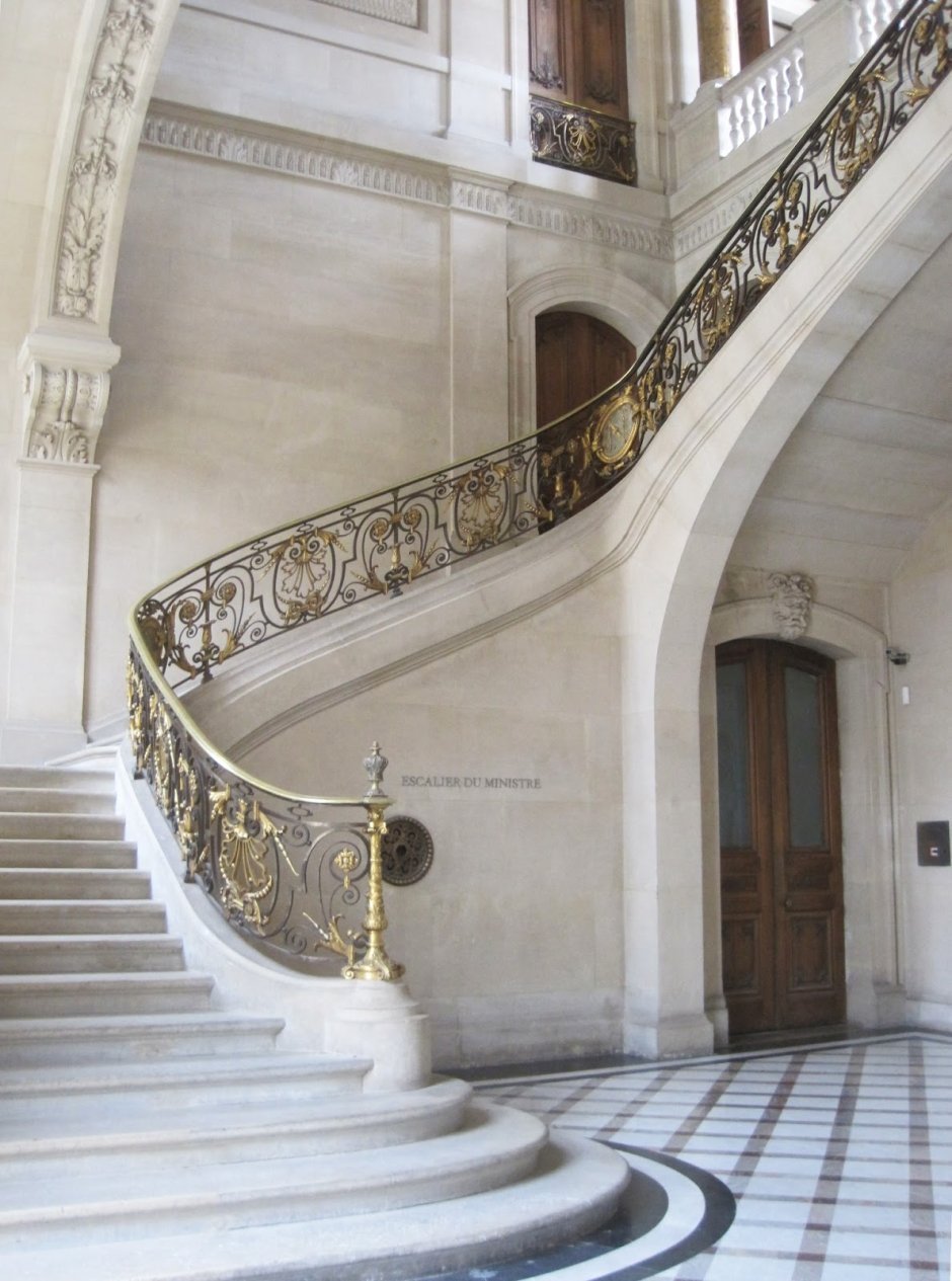 Мрамор crema Nova лестница