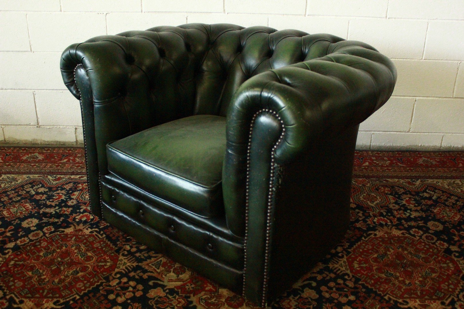 Кресло кожаное Честерфилд зеленый