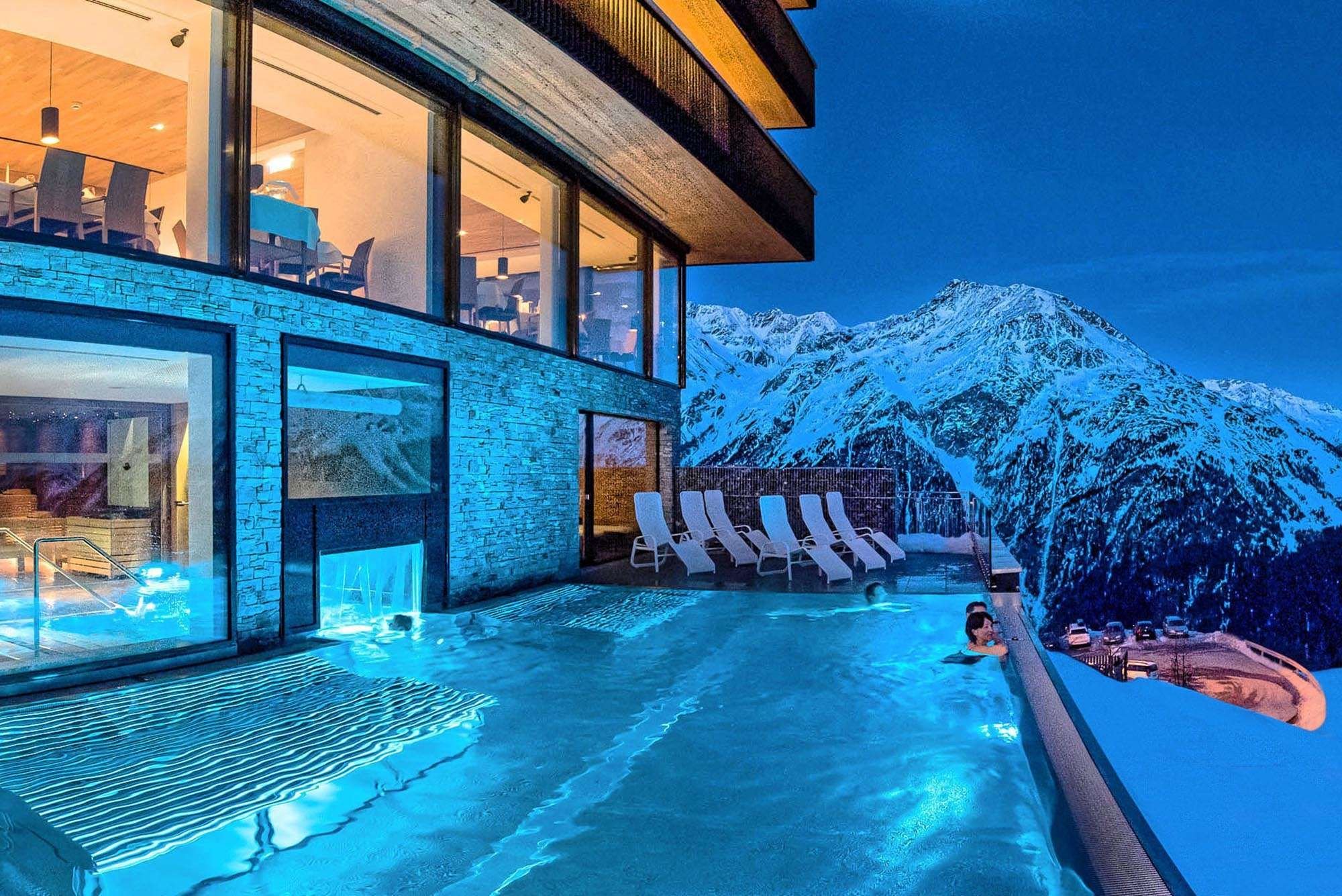 Отель в Доломитовых Альпах с Инфинити бассейном