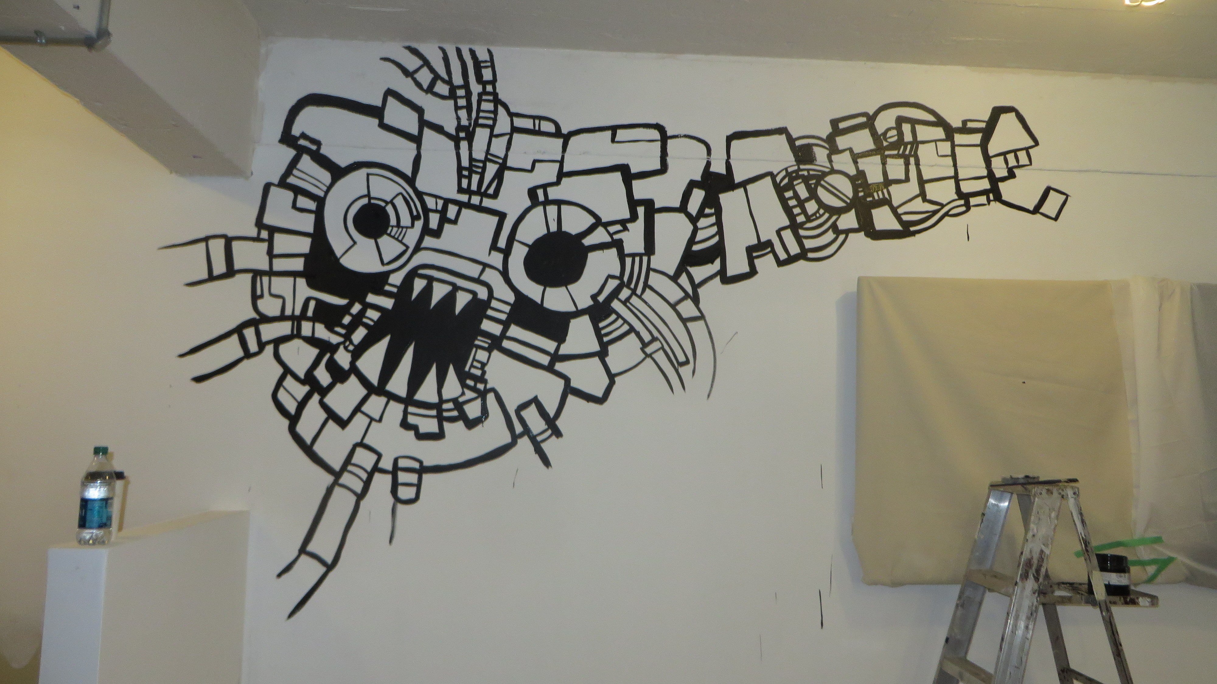 Разрисованные стены в комнате роботы
