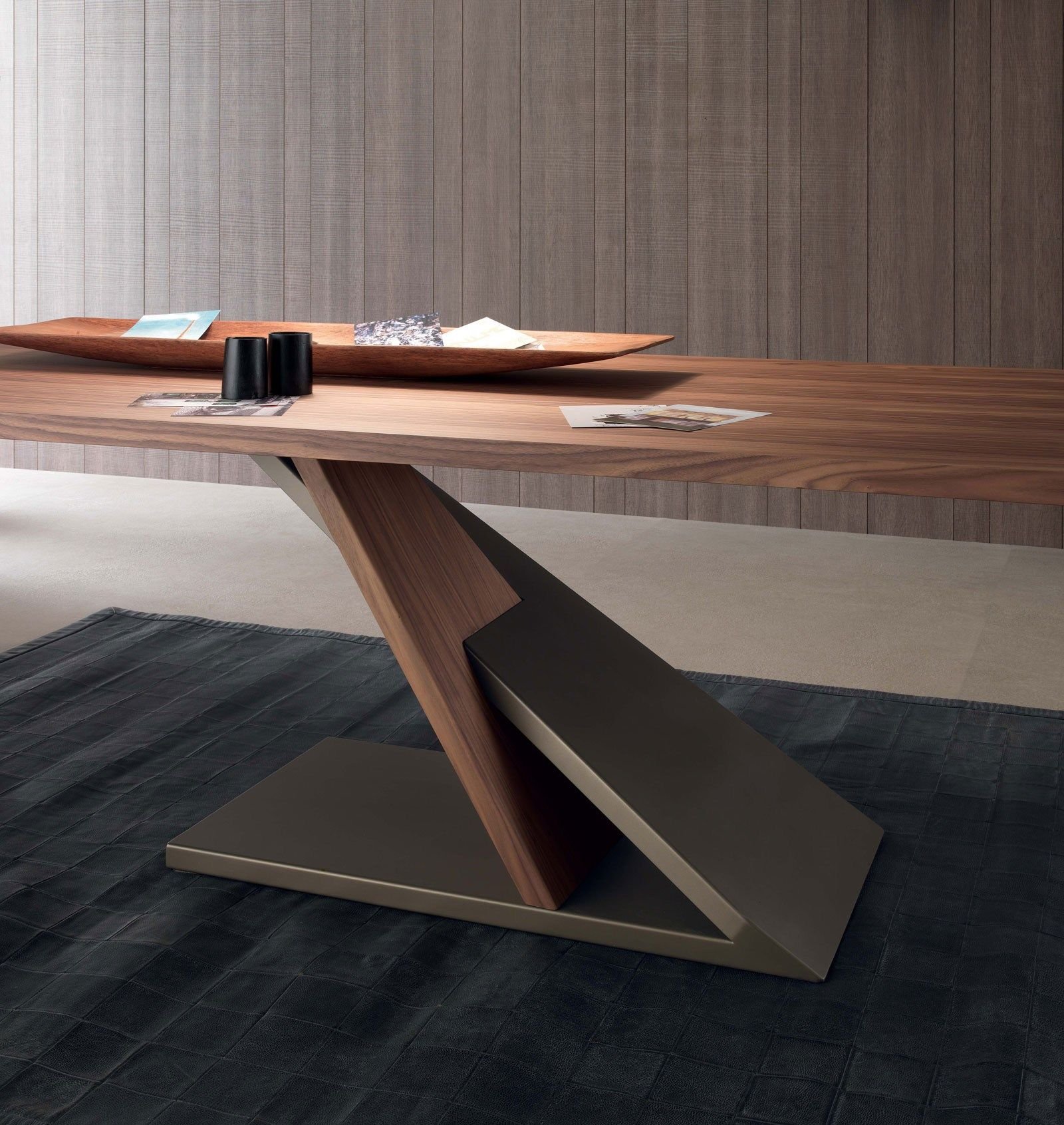 Функциональный столик. Стол лофт ножки ЗЕД. Дизайнерские столы. Дизайнерский столик. Стол деревянный дизайнерский.