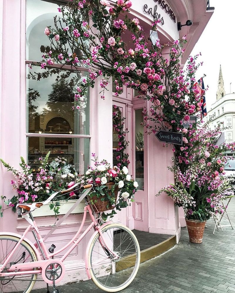 Розовый велосипед с цветами
