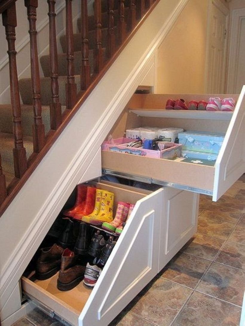 выдвижные шкафы под лестницей