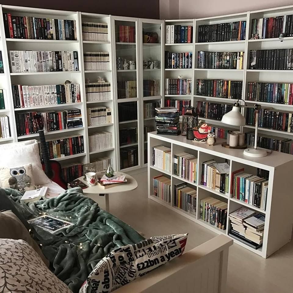 полки книжные в квартире