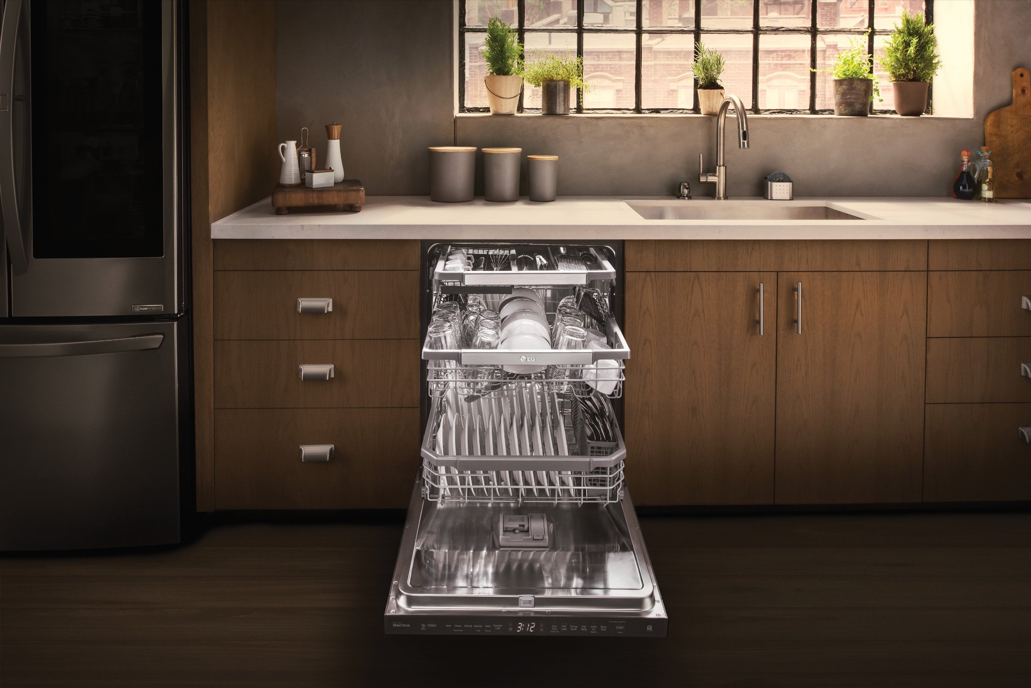 Посудомоечная машина рейтинг цена качество 60. Kitchenaid 24 Dishwasher. Посудомоечная машина на столешницу. Посудомоечная машина в интерьере. Посудомоечная машина в интерьере кухни.