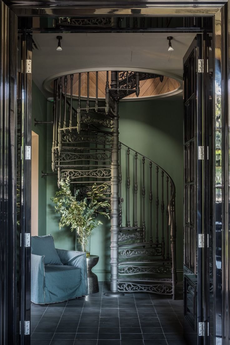 Тёмный интерьер в квартире