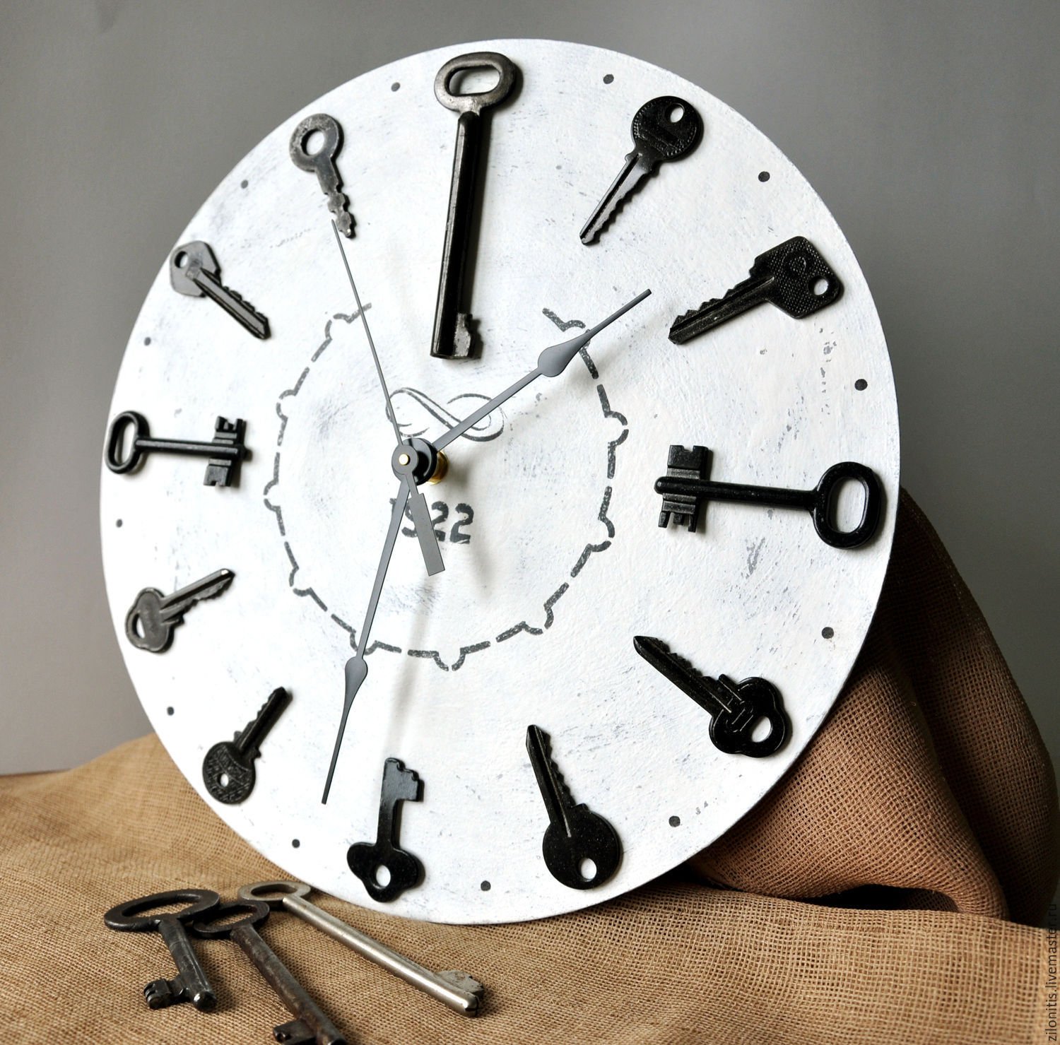 Циферблат часов своими руками. Оригинальные настенные часы. Креативные настенные часы. Необычные часы на стену. Самодельные настенные часы.
