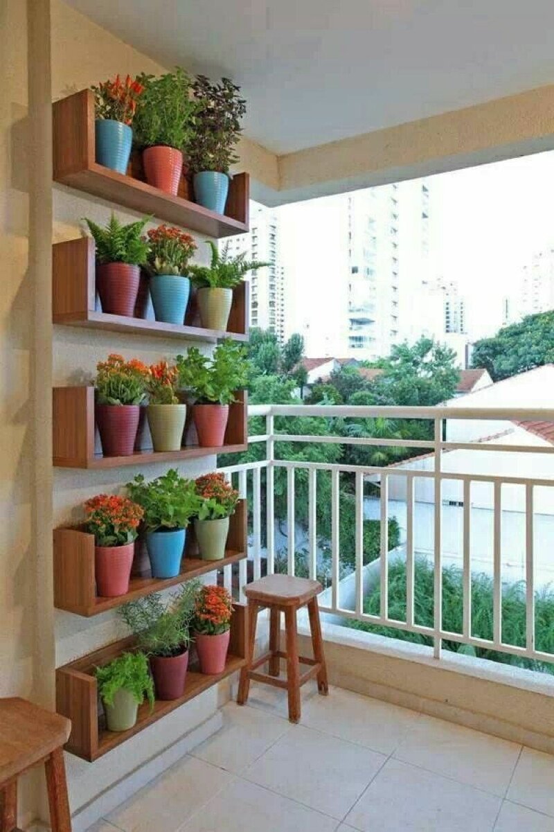 Полочки для цветов на балконе