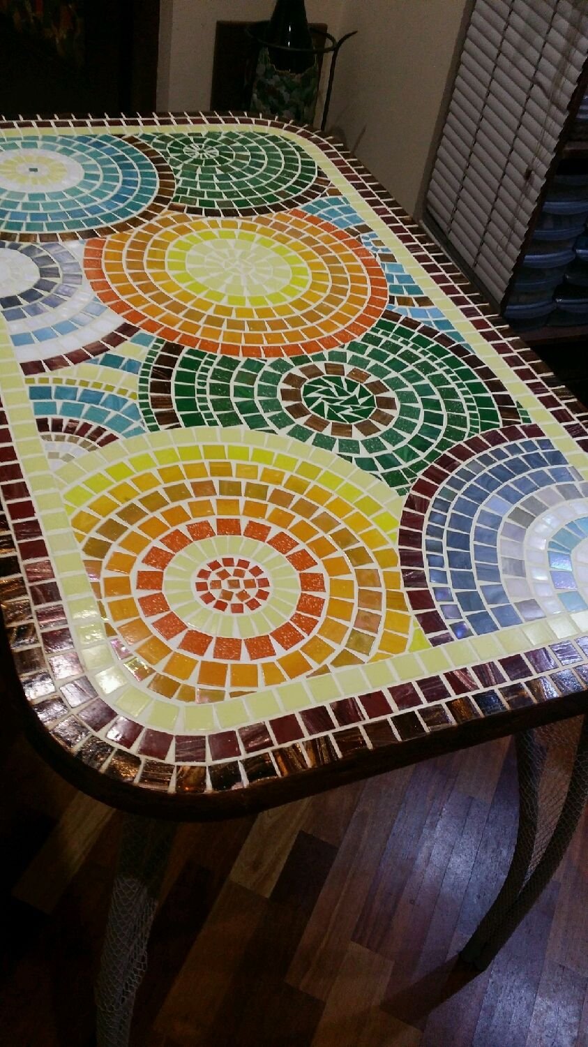 Столик декорированный мозаикой