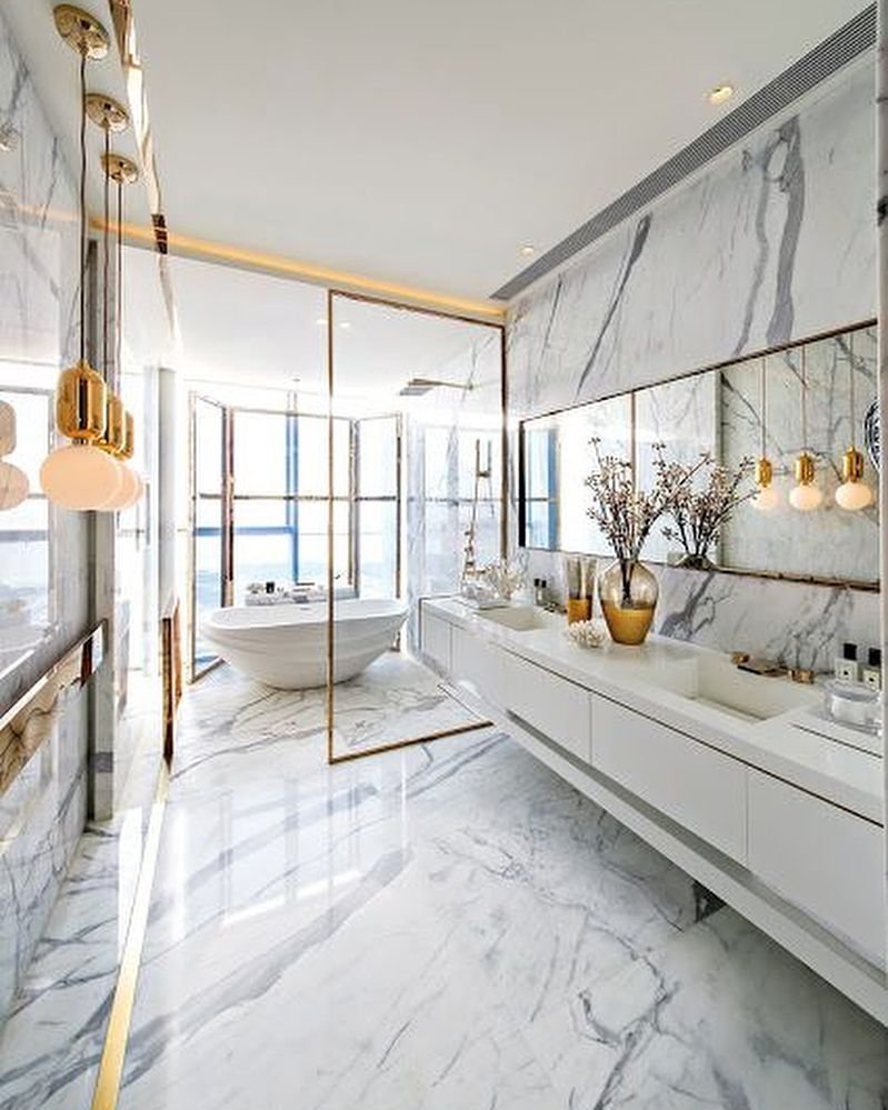 Мраморная плитка в интерьере гостиной