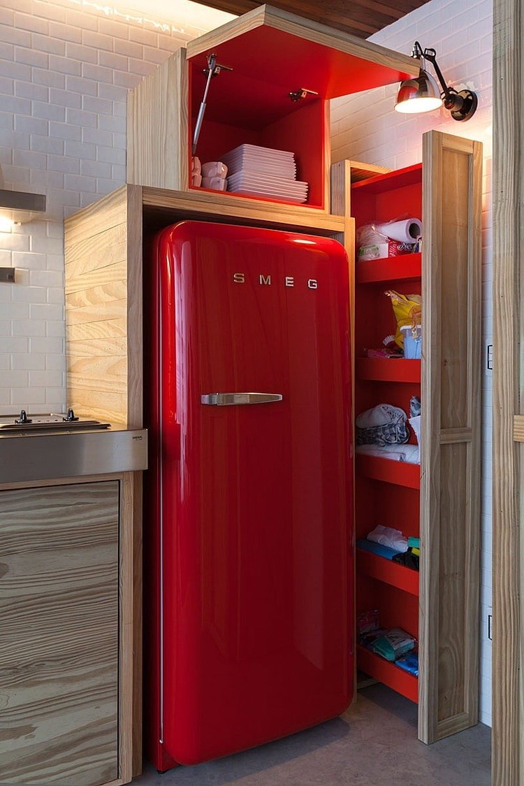 Кухни цвета 2020 красный холодильник