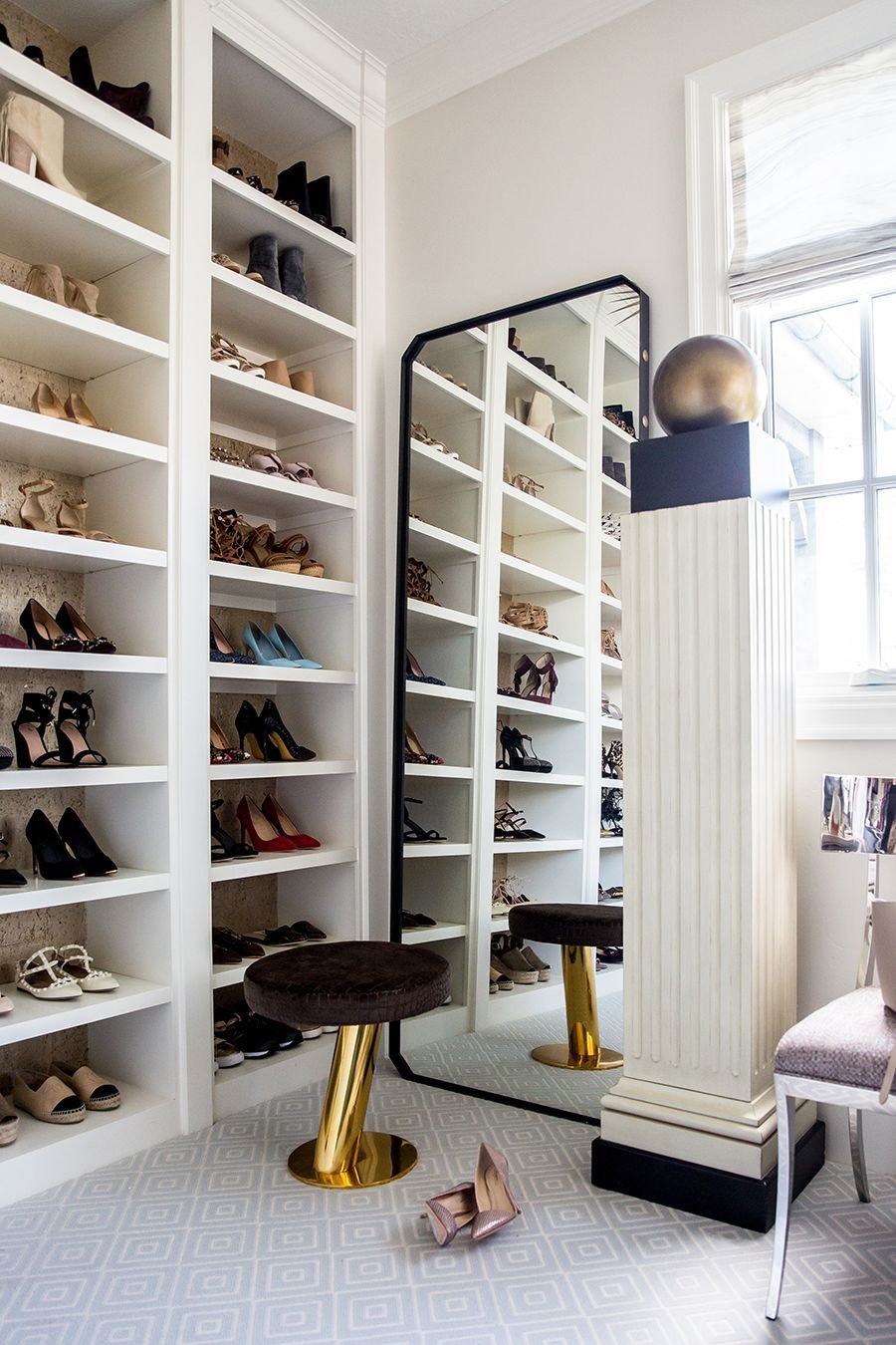 Ящик для обуви в гардеробной